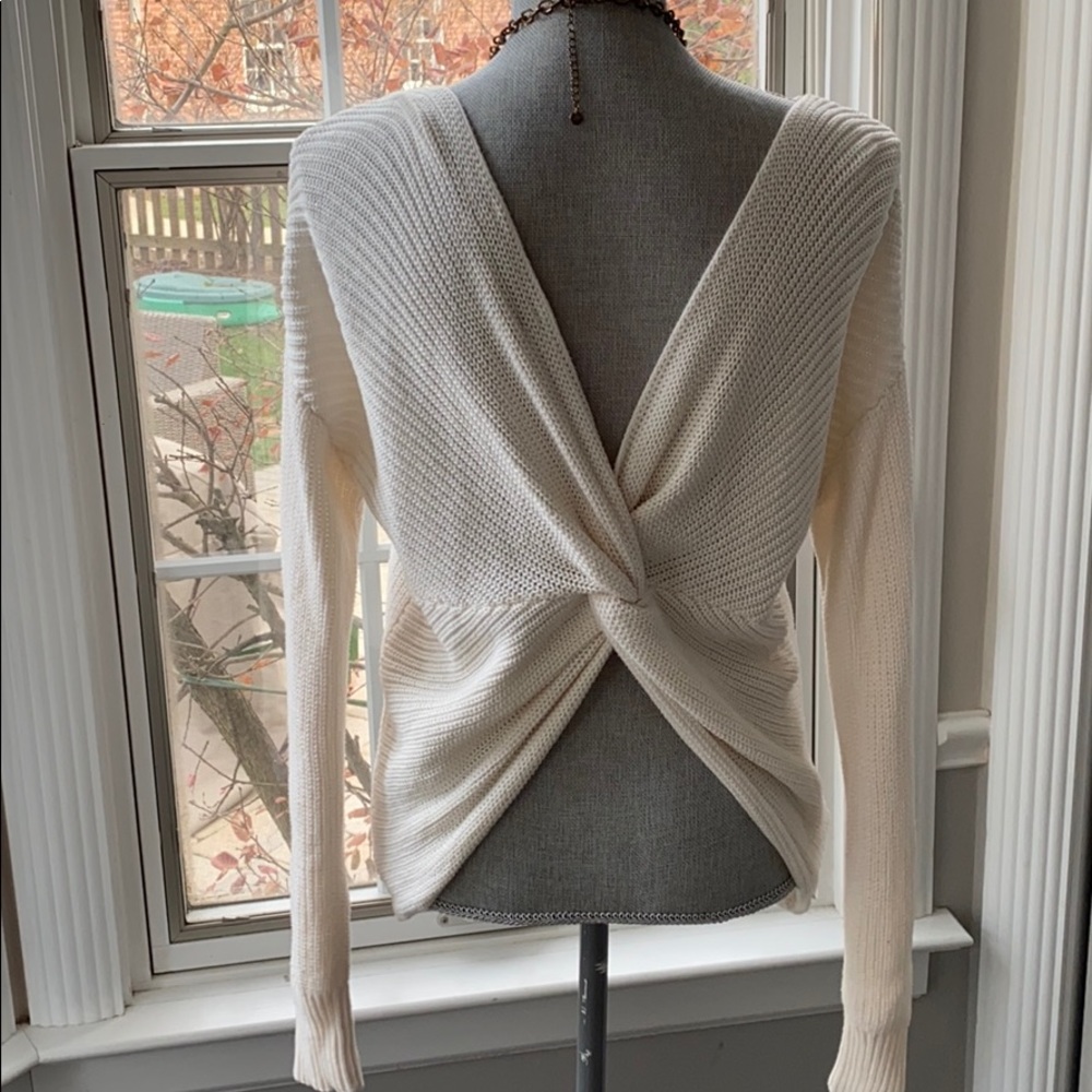 Twist back drop Off white Sweater